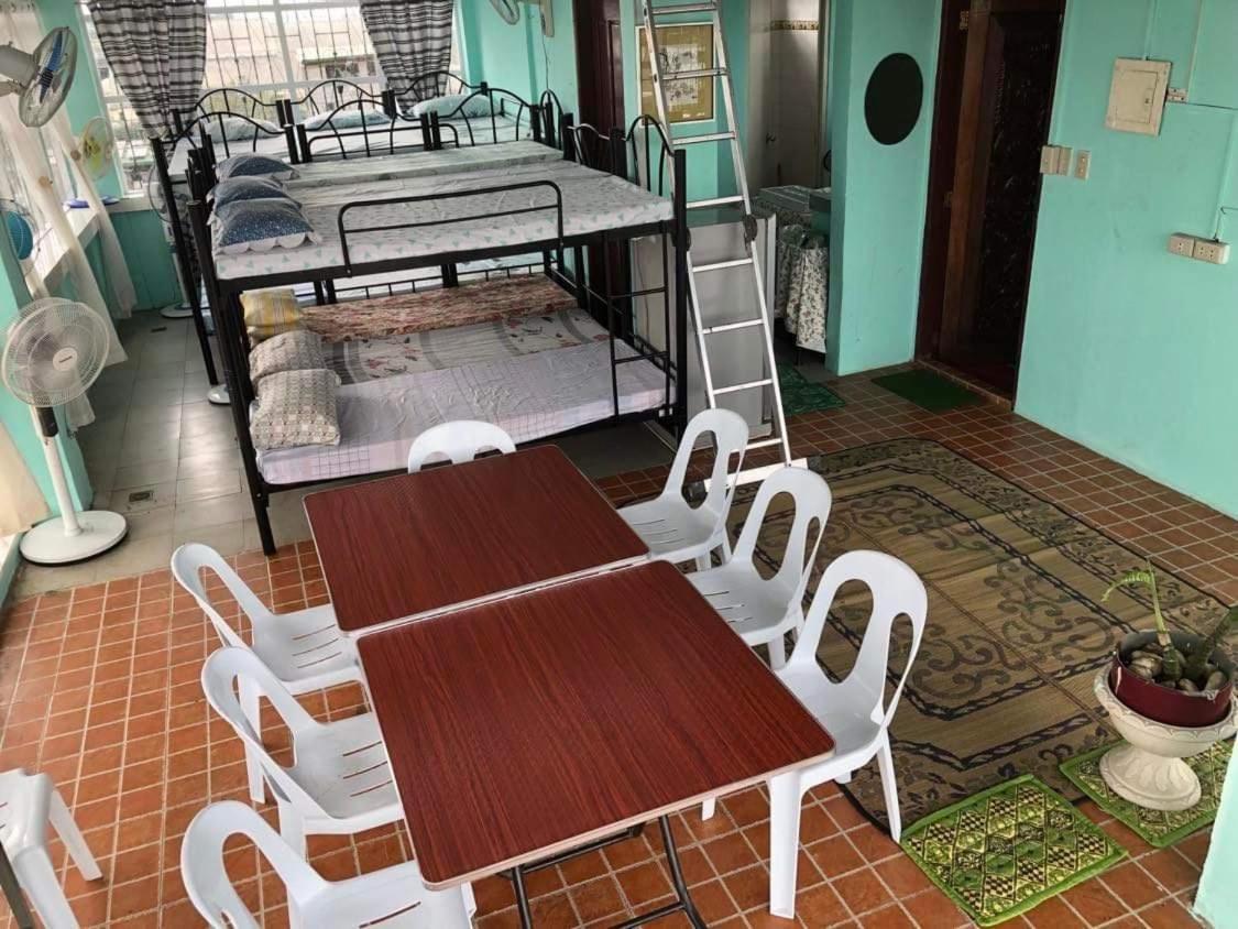The Mansion - Backpackers Near Airport Apartamento Manila Exterior foto