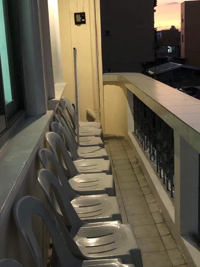 The Mansion - Backpackers Near Airport Apartamento Manila Exterior foto